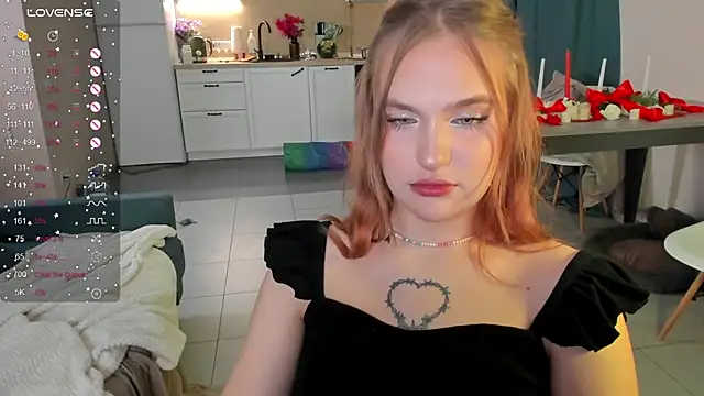 Snapshot of CarolineLovers chatting on 12.27.24 CarolineLovers online show from 12.27.24