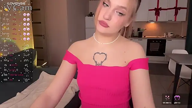 Snapshot of CarolineLovers chatting on 02.06.25 CarolineLovers online show from 02.06.25