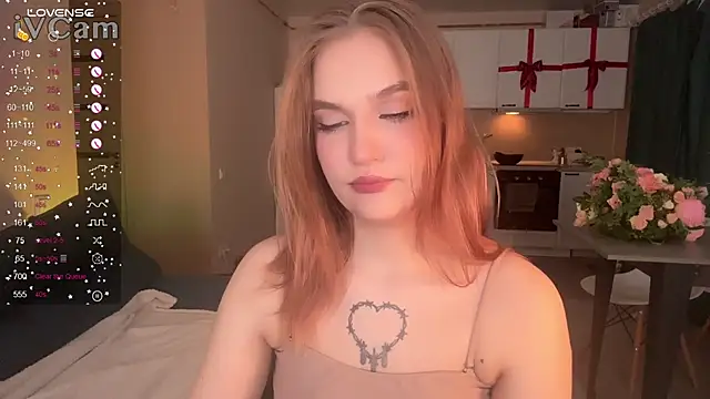 Snapshot of CarolineLovers chatting on 02.07.25 CarolineLovers online show from 02.07.25