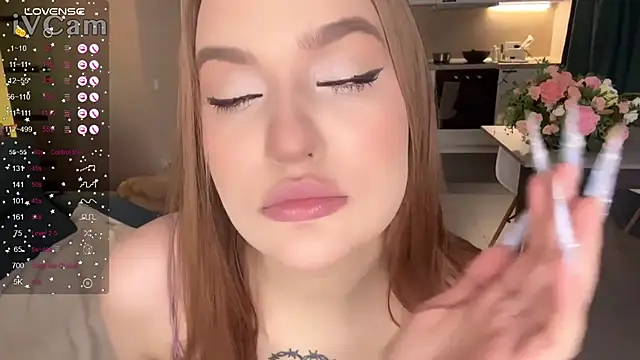 Snapshot of CarolineLovers chatting on 02.11.25 CarolineLovers online show from 02.11.25