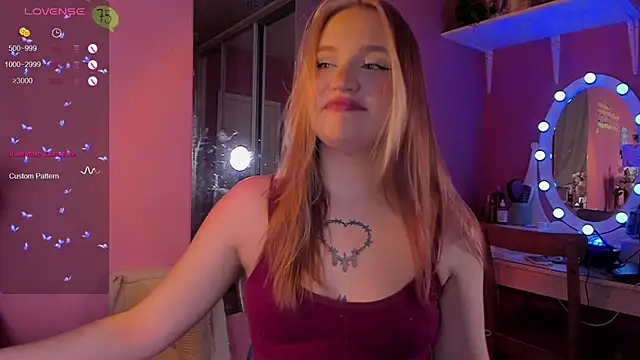 Snapshot of CarolineLovers chatting on 10.23.25 CarolineLovers online show from 10.23.25