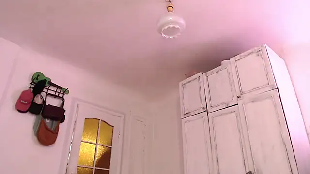 Snapshot of Mayrumey chatting on 03.04.25 Mayrumey online show from 03.04.25