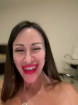 Hott Lolla online show from 02.17.25