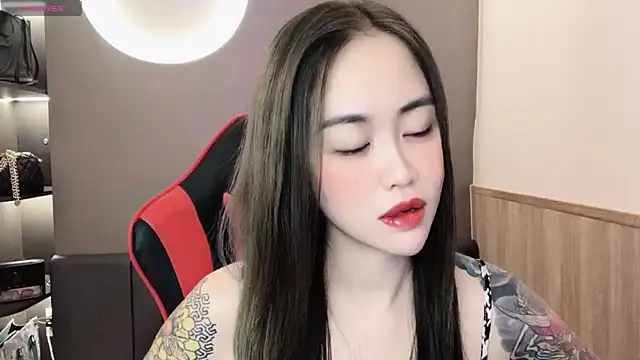 Snapshot of witch-39 chatting on 12.13.24 witch-39 online show from 12.13.24