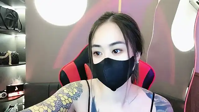 Snapshot of witch-39 chatting on 12.18.24 witch-39 online show from 12.18.24