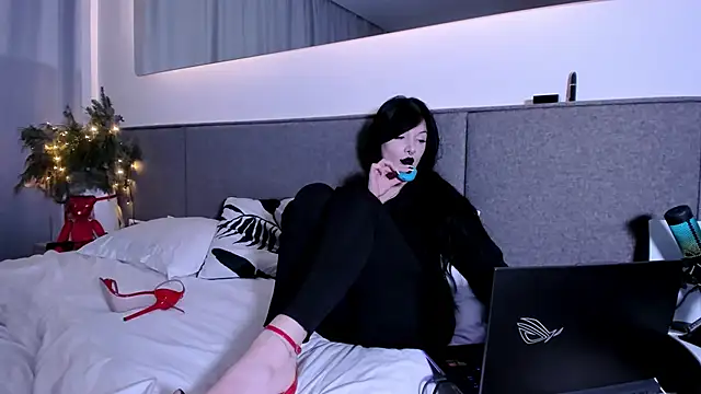 Snapshot of _Goddess_Misha_ chatting on 01.05.25 Goddess Misha online show from 01.05.25