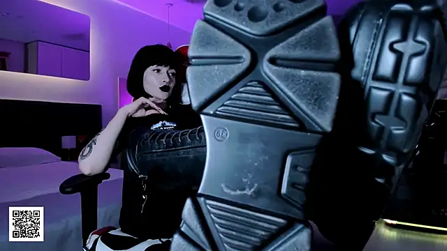 Snapshot of _Goddess_Misha_ chatting on 10.29.25 Goddess Misha online show from 10.29.25