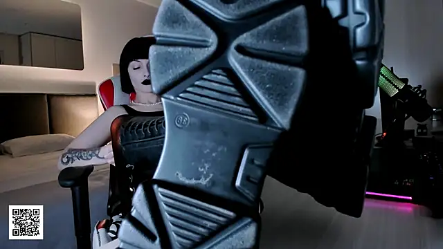 Snapshot of _Goddess_Misha_ chatting on 11.09.25 Goddess Misha online show from 11.09.25