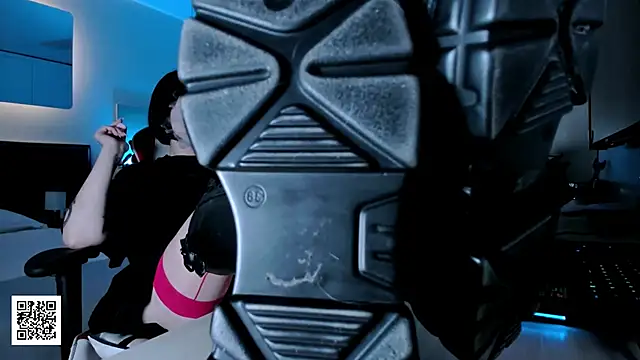 Snapshot of _Goddess_Misha_ chatting on 11.15.25 Goddess Misha online show from 11.15.25