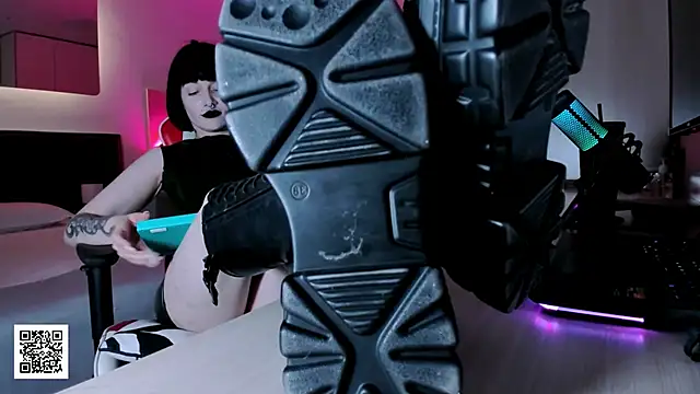 Snapshot of _Goddess_Misha_ chatting on 11.26.25 Goddess Misha online show from 11.26.25