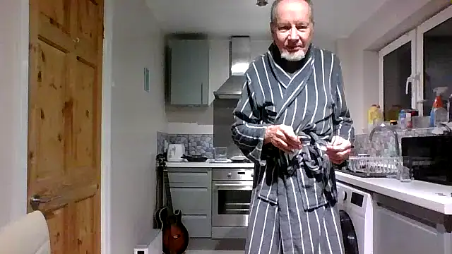 Snapshot of jimmybenido chatting on 12.20.25 jimmybenido online show from 12.20.25