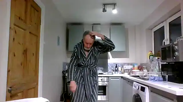 Snapshot of jimmybenido chatting on 02.03.26 jimmybenido online show from 02.03.26