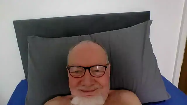 Snapshot of jimmybenido chatting on 04.02.26 jimmybenido online show from 04.02.26