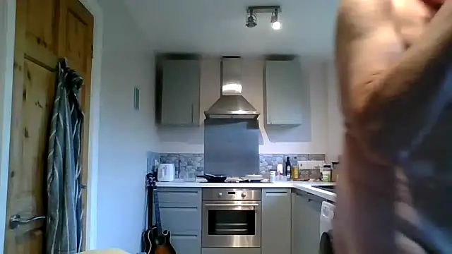 Snapshot of jimmybenido chatting on 04.14.26 jimmybenido online show from 04.14.26