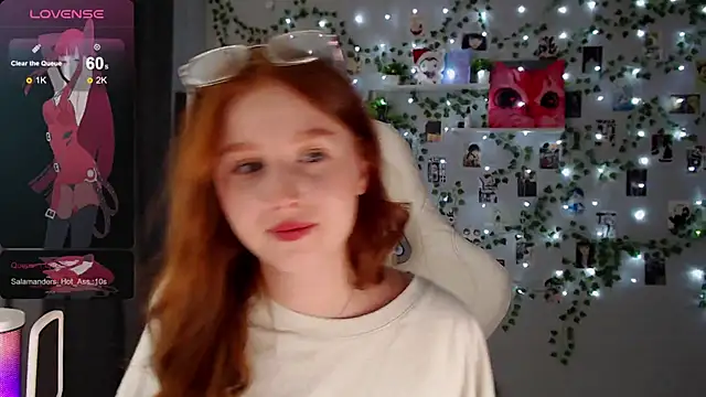 Snapshot of Meow_babe chatting on 12.18.24 Meow babe online show from 12.18.24