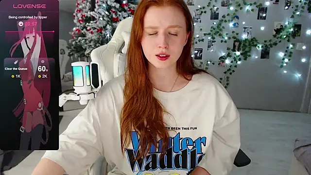 Snapshot of Meow_babe chatting on 12.20.24 Meow babe online show from 12.20.24