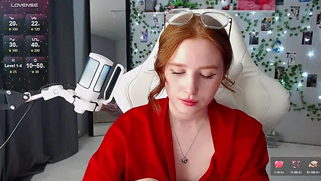 Snapshot of Meow_babe chatting on 01.07.25 Meow babe online show from 01.07.25