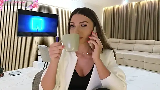 ReyaSophia online show from 10.06.25