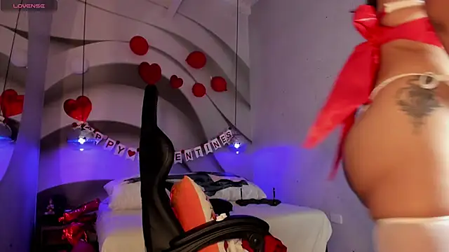 Snapshot of IamNayuta chatting on 02.14.25 IamNayuta online show from 02.14.25