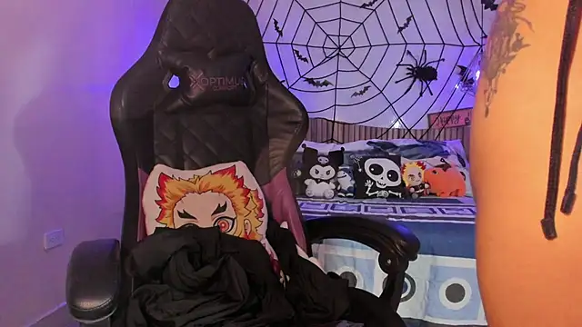 Snapshot of IamNayuta chatting on 10.28.25 IamNayuta online show from 10.28.25