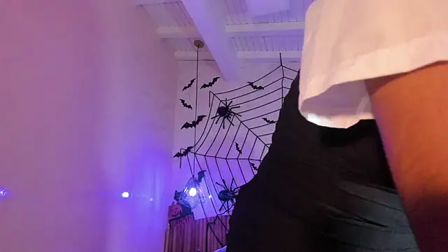 Snapshot of IamNayuta chatting on 10.30.25 IamNayuta online show from 10.30.25