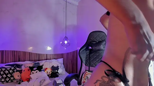 Snapshot of IamNayuta chatting on 11.19.25 IamNayuta online show from 11.19.25