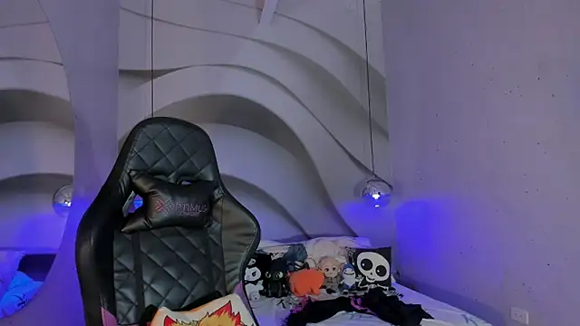 Snapshot of IamNayuta chatting on 11.28.25 IamNayuta online show from 11.28.25