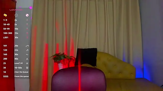 Snapshot of StarMilf chatting on 02.25.25 StarMilf online show from 02.25.25