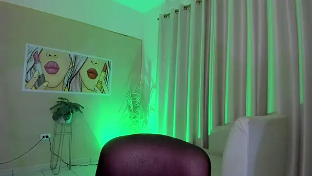 Snapshot of StarMilf chatting on 09.19.25 StarMilf online show from 09.19.25