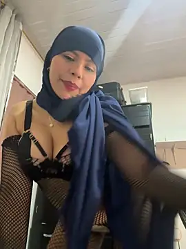 Snapshot of lalilamassu1 chatting on 02.25.25 lalilamassu1 online show from 02.25.25