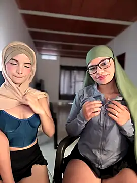 Snapshot of lalilamassu1 chatting on 10.29.25 lalilamassu1 online show from 10.29.25