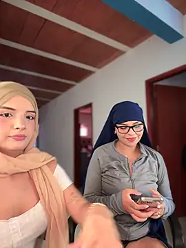 Snapshot of lalilamassu1 chatting on 11.04.25 lalilamassu1 online show from 11.04.25