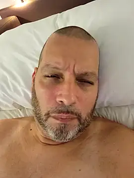 Snapshot of Just2much chatting on 09.17.25 Just2much online show from 09.17.25