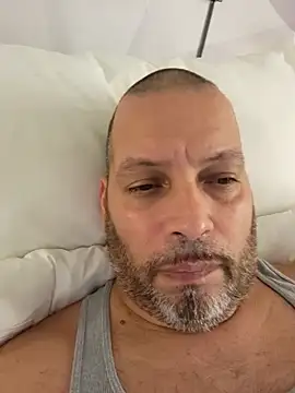 Snapshot of Just2much chatting on 11.27.25 Just2much online show from 11.27.25