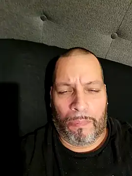 Snapshot of Just2much chatting on 12.01.25 Just2much online show from 12.01.25