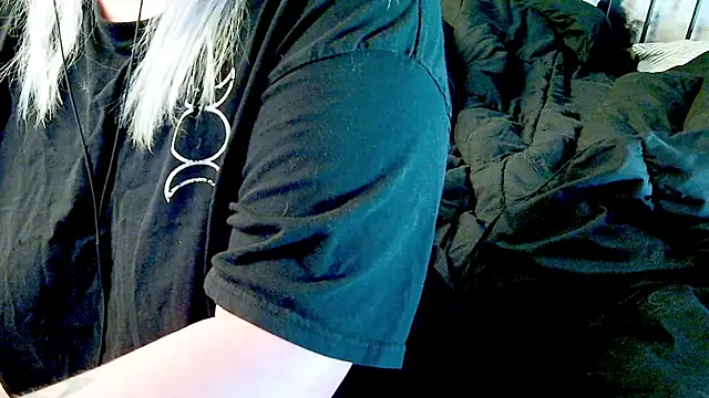 Snapshot of doomednympho chatting on 10.26.25 doomednympho online show from 10.26.25