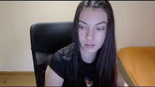 Snapshot of CuteJollie4U chatting on 12.21.24 CuteJollie4U online show from 12.21.24