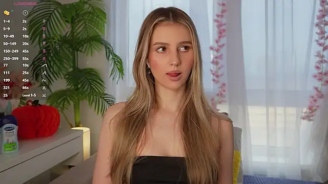 Snapshot of Fluffy-Angel chatting on 03.11.25 Fluffy-Angel online show from 03.11.25