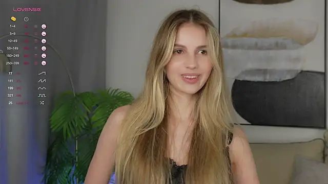 Snapshot of Fluffy-Angel chatting on 09.21.25 Fluffy-Angel online show from 09.21.25