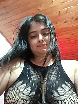 Stephania 18 online show from 02.22.25