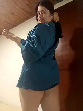 Stephania 18 online show from 09.18.25