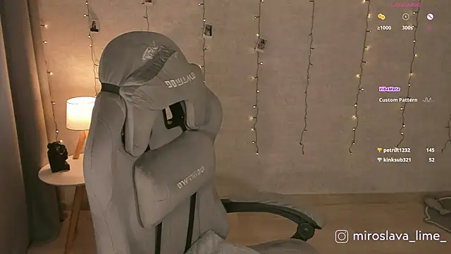 Snapshot of MiroslavaLime chatting on 10.30.25 MiroslavaLime online show from 10.30.25