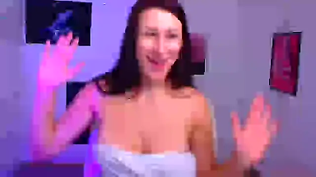 Snapshot of Loren_Moa chatting on 12.21.24 Loren Moa online show from 12.21.24