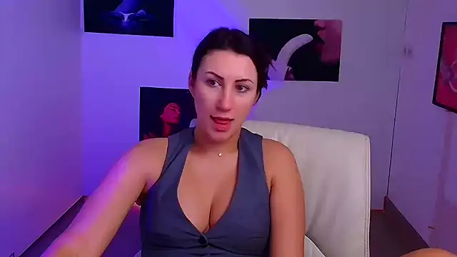 Snapshot of Loren_Moa chatting on 01.21.25 Loren Moa online show from 01.21.25