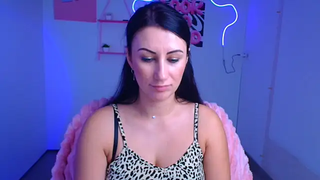 Snapshot of Loren_Moa chatting on 11.01.25 Loren Moa online show from 11.01.25