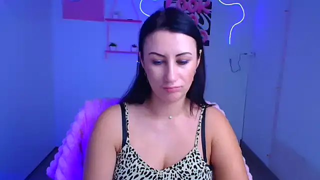 Snapshot of Loren_Moa chatting on 11.03.25 Loren Moa online show from 11.03.25