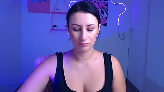 Snapshot of Loren_Moa chatting on 11.12.25 Loren Moa online show from 11.12.25