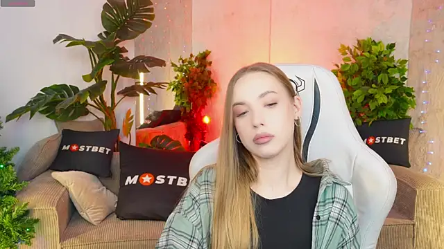 Linda054 online show from 12.14.24