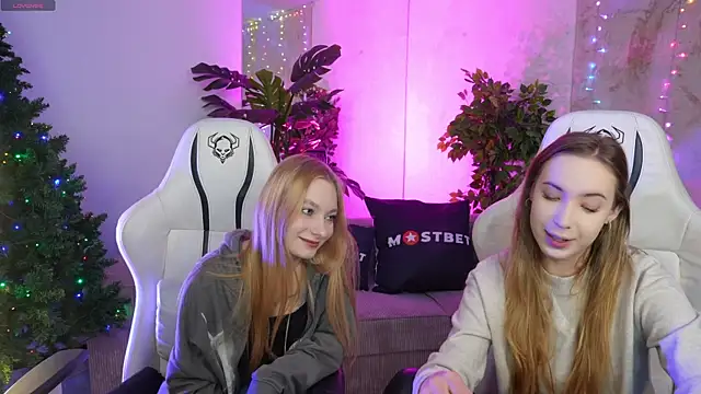 Linda054 online show from 12.19.24