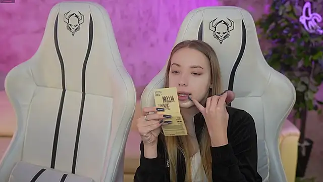 Linda054 online show from 01.15.25